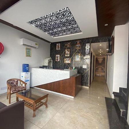 Hotel Hollywood Zirakpur Eksteriør billede