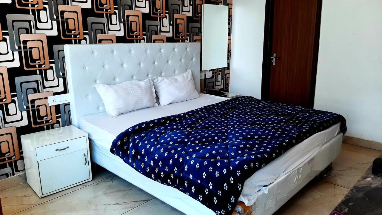 Hotel Hollywood Zirakpur Eksteriør billede