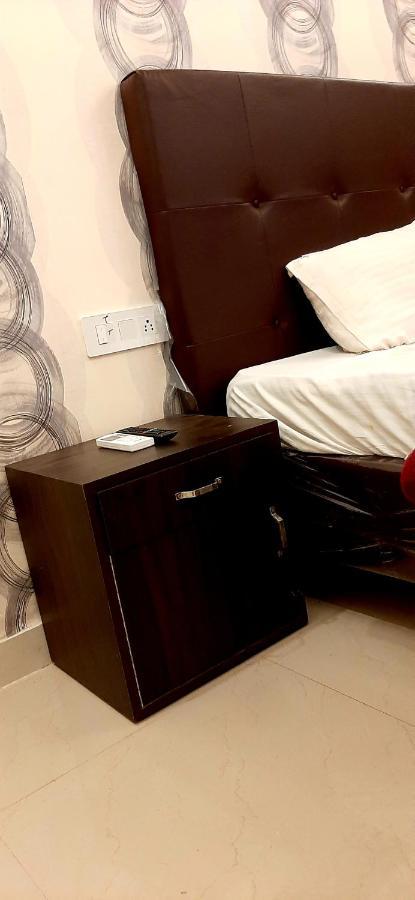 Hotel Hollywood Zirakpur Eksteriør billede