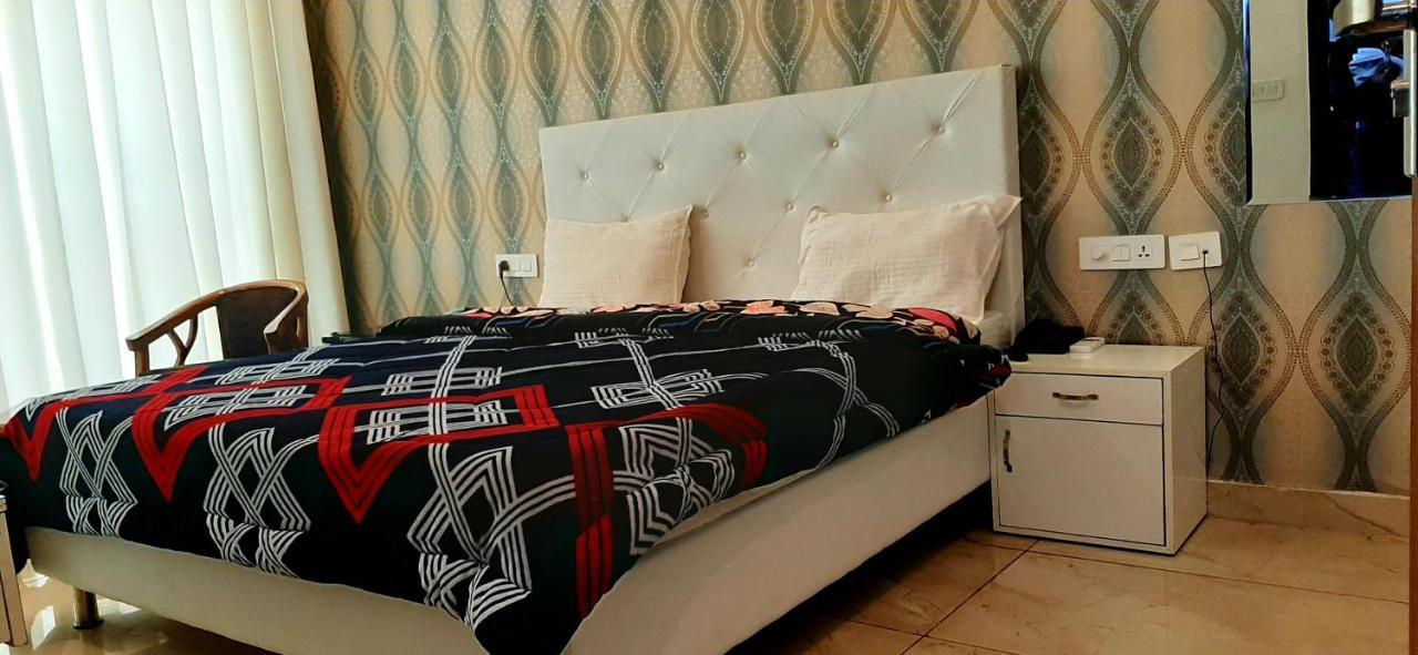 Hotel Hollywood Zirakpur Eksteriør billede