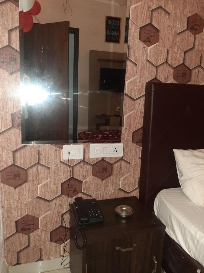 Hotel Hollywood Zirakpur Eksteriør billede
