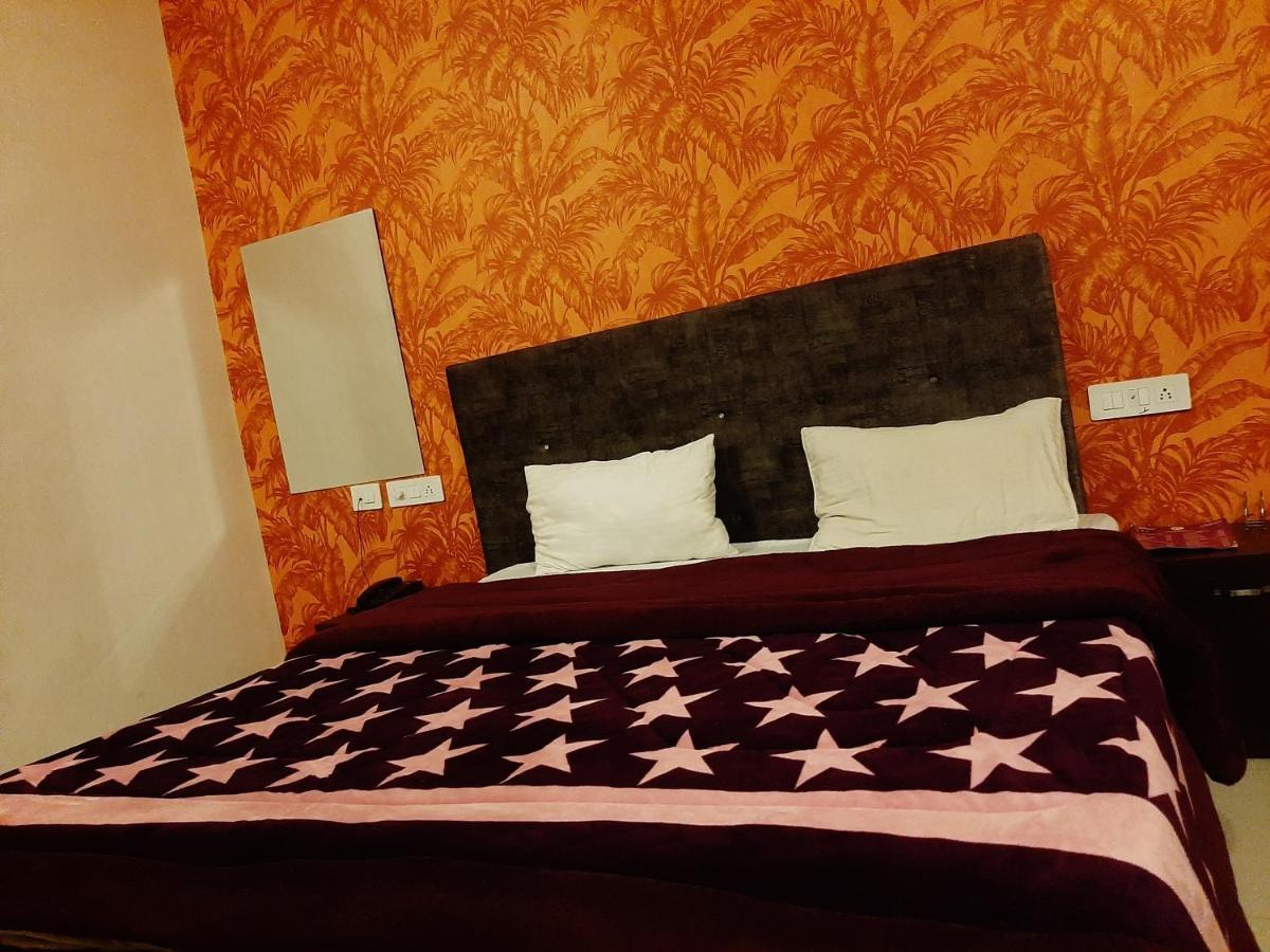 Hotel Hollywood Zirakpur Eksteriør billede