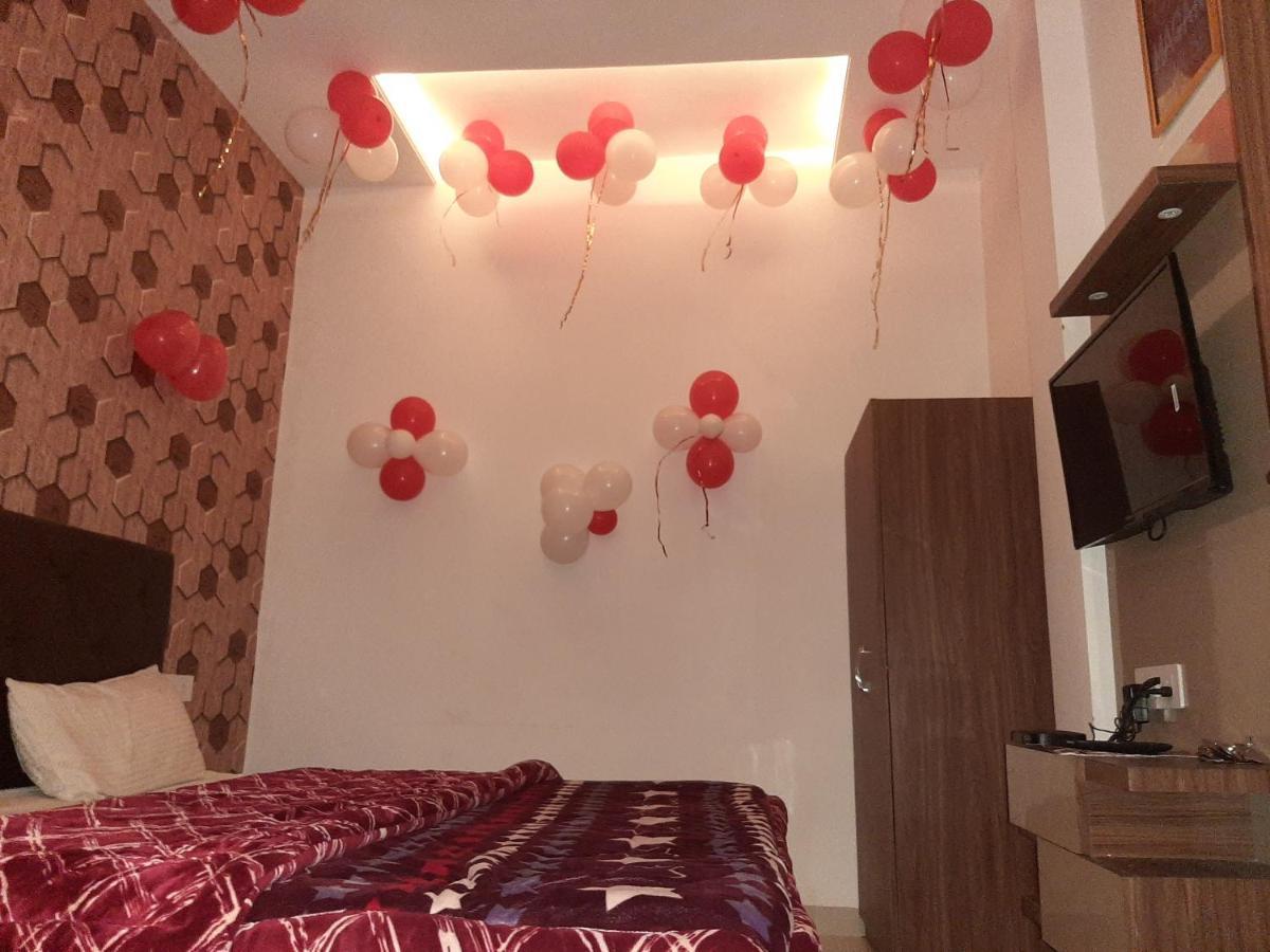 Hotel Hollywood Zirakpur Eksteriør billede