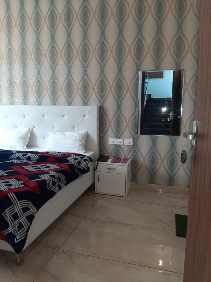 Hotel Hollywood Zirakpur Eksteriør billede