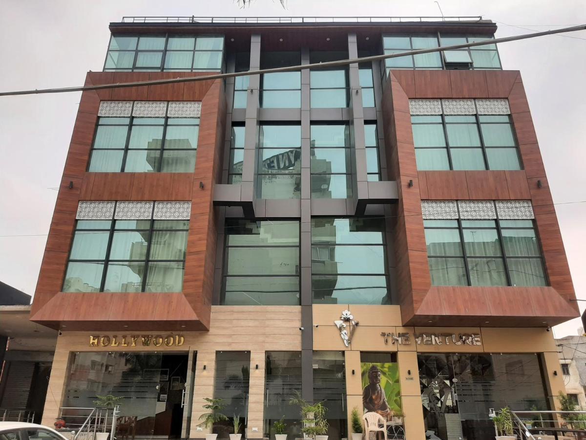 Hotel Hollywood Zirakpur Eksteriør billede