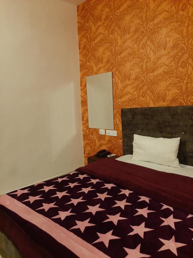 Hotel Hollywood Zirakpur Eksteriør billede