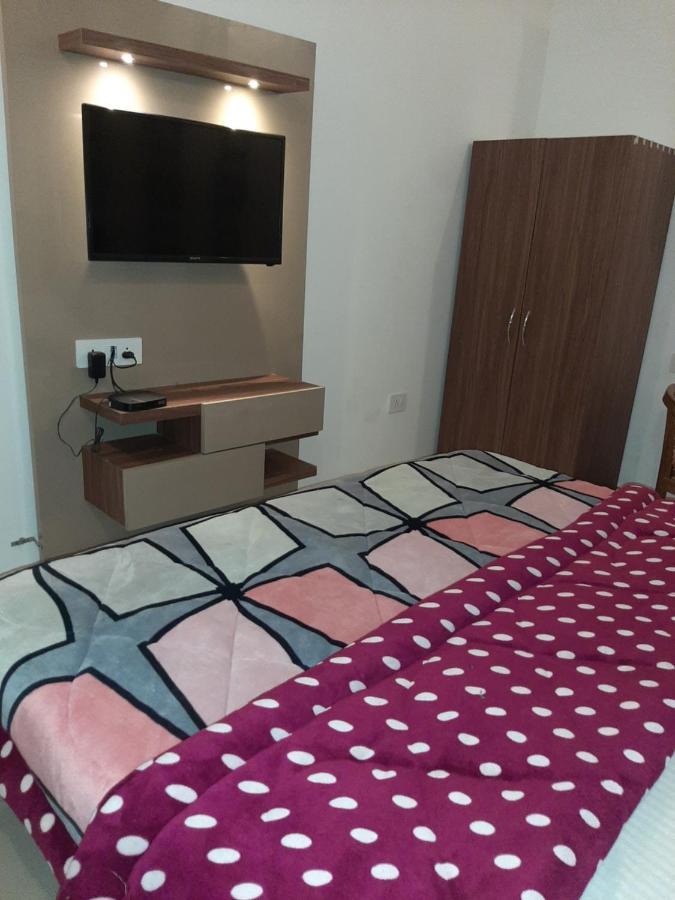 Hotel Hollywood Zirakpur Eksteriør billede