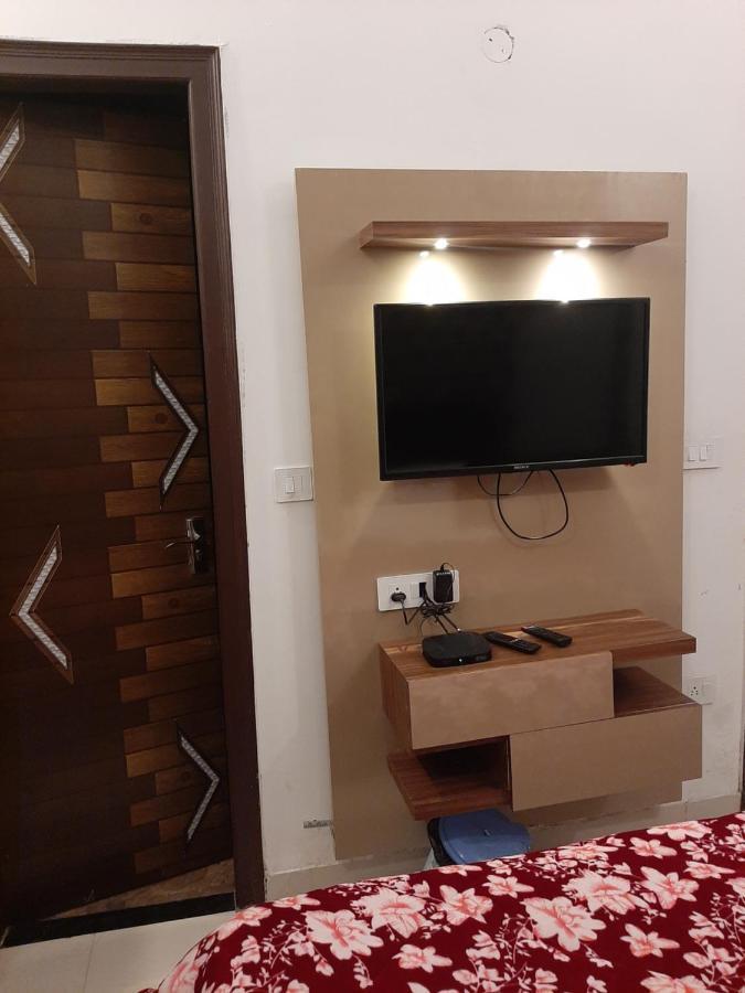 Hotel Hollywood Zirakpur Eksteriør billede
