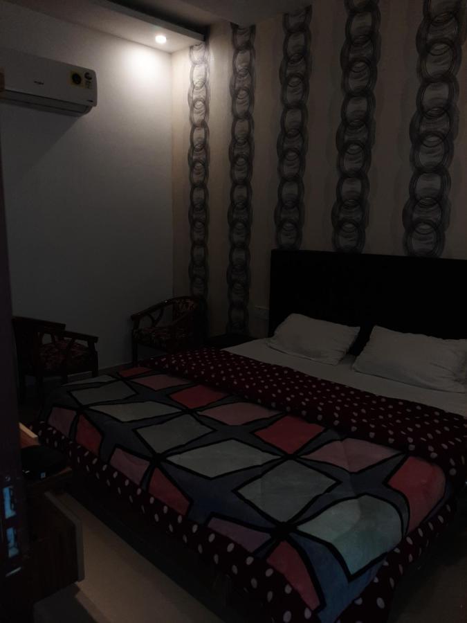 Hotel Hollywood Zirakpur Eksteriør billede