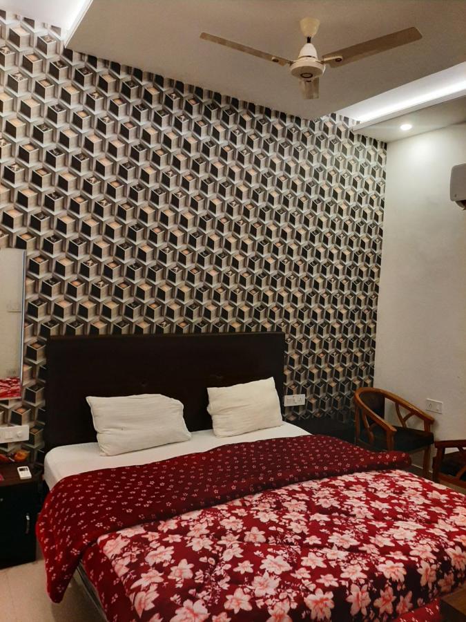 Hotel Hollywood Zirakpur Eksteriør billede