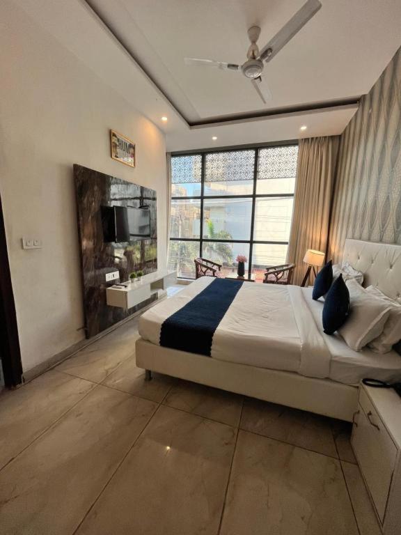 Hotel Hollywood Zirakpur Eksteriør billede