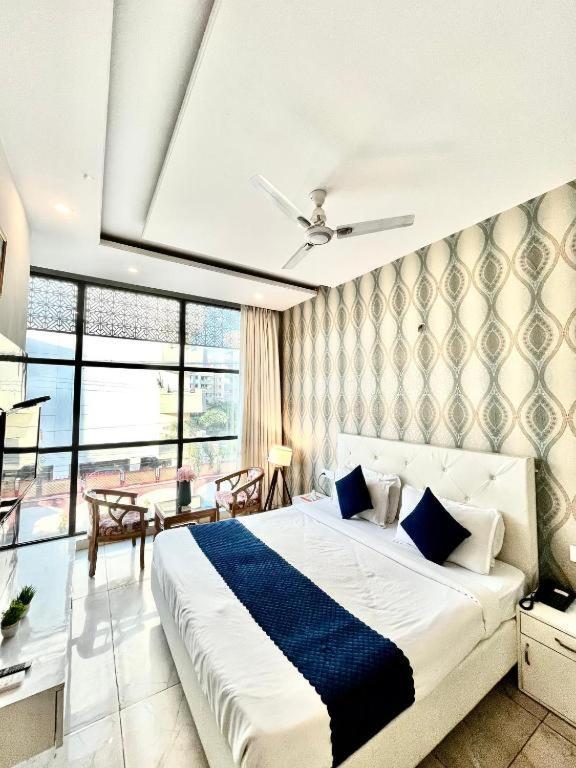 Hotel Hollywood Zirakpur Eksteriør billede