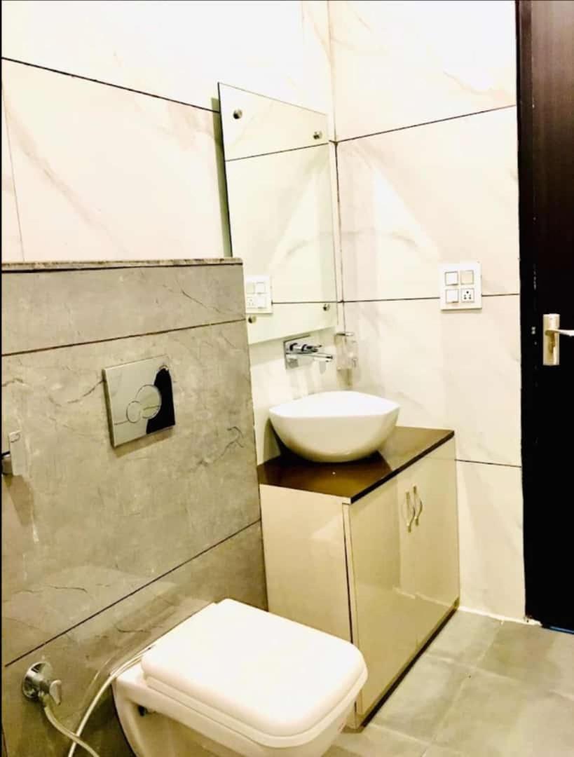 Hotel Hollywood Zirakpur Eksteriør billede