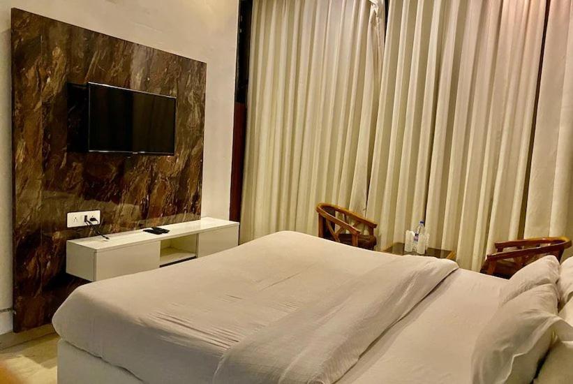 Hotel Hollywood Zirakpur Eksteriør billede